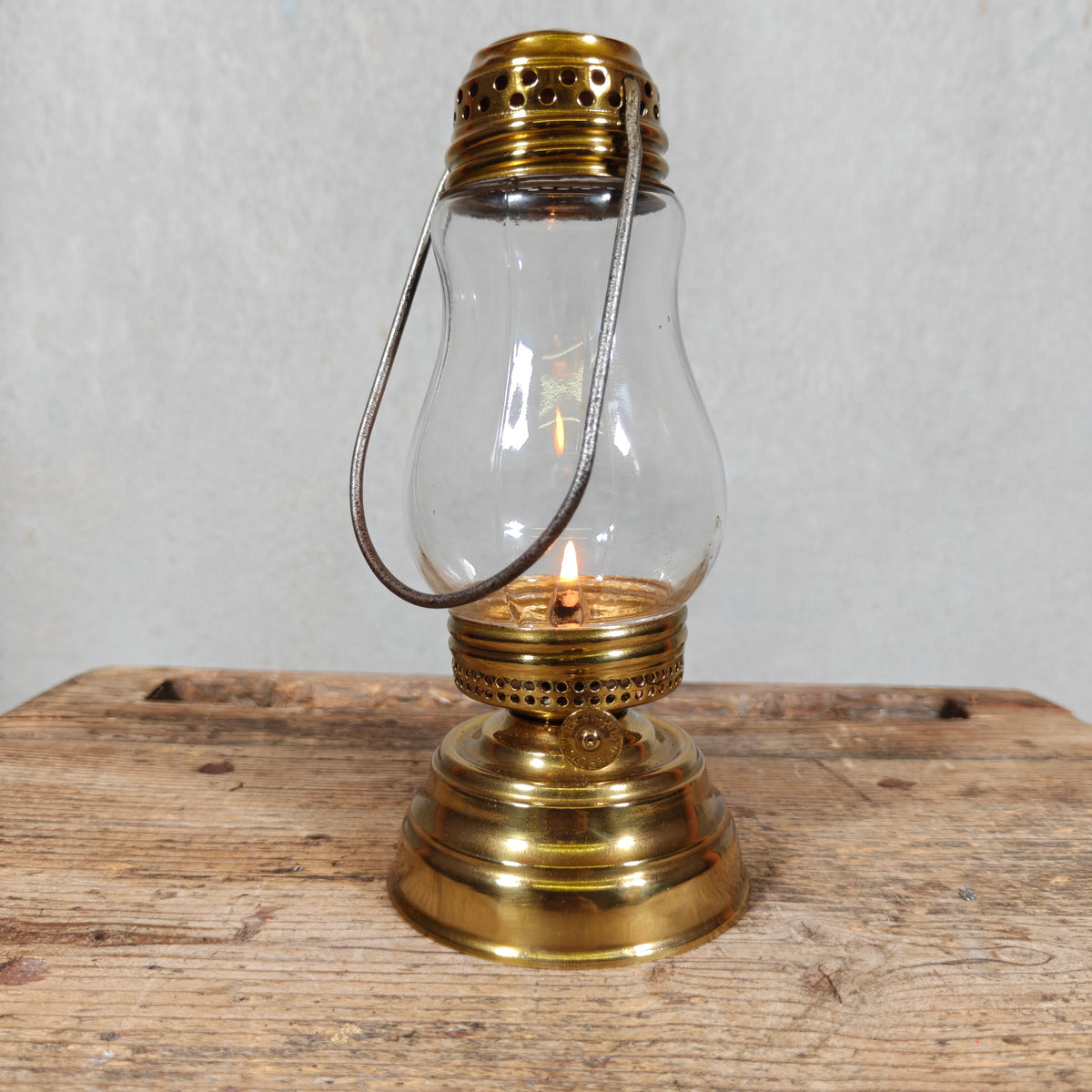 Rare Antique Brass Skater's Lantern – WBG Co Waterbury USA, c. 1880–1900 – Working Kerosene Lamp in Excellent Condition