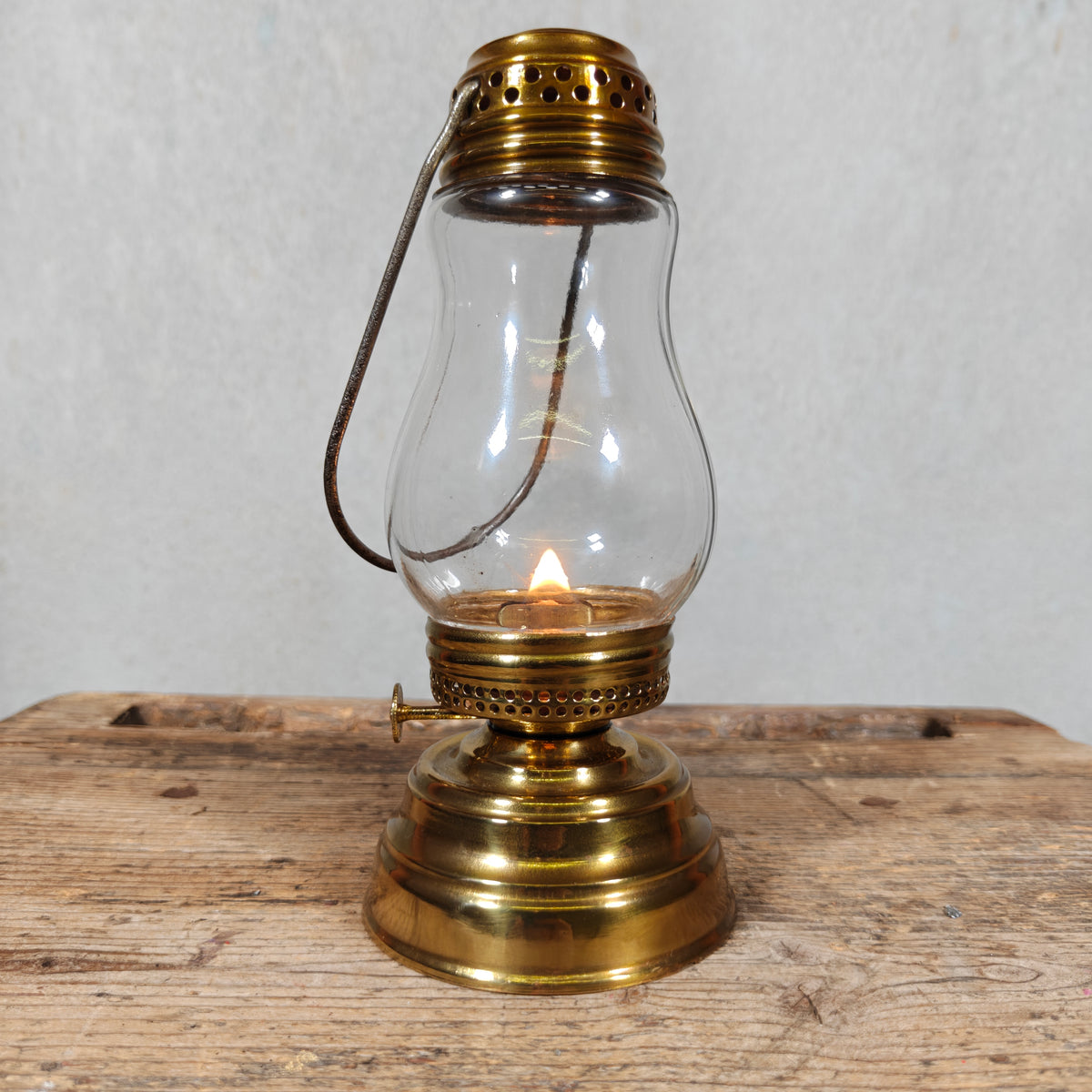Rare Antique Brass Skater's Lantern – WBG Co Waterbury USA, c. 1880–1900 – Working Kerosene Lamp in Excellent Condition