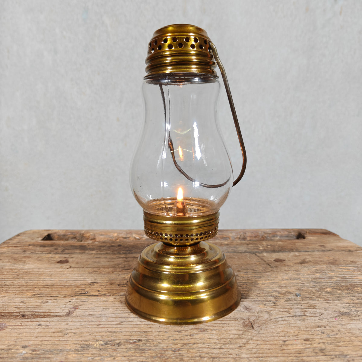 Rare Antique Brass Skater's Lantern – WBG Co Waterbury USA, c. 1880–1900 – Working Kerosene Lamp in Excellent Condition