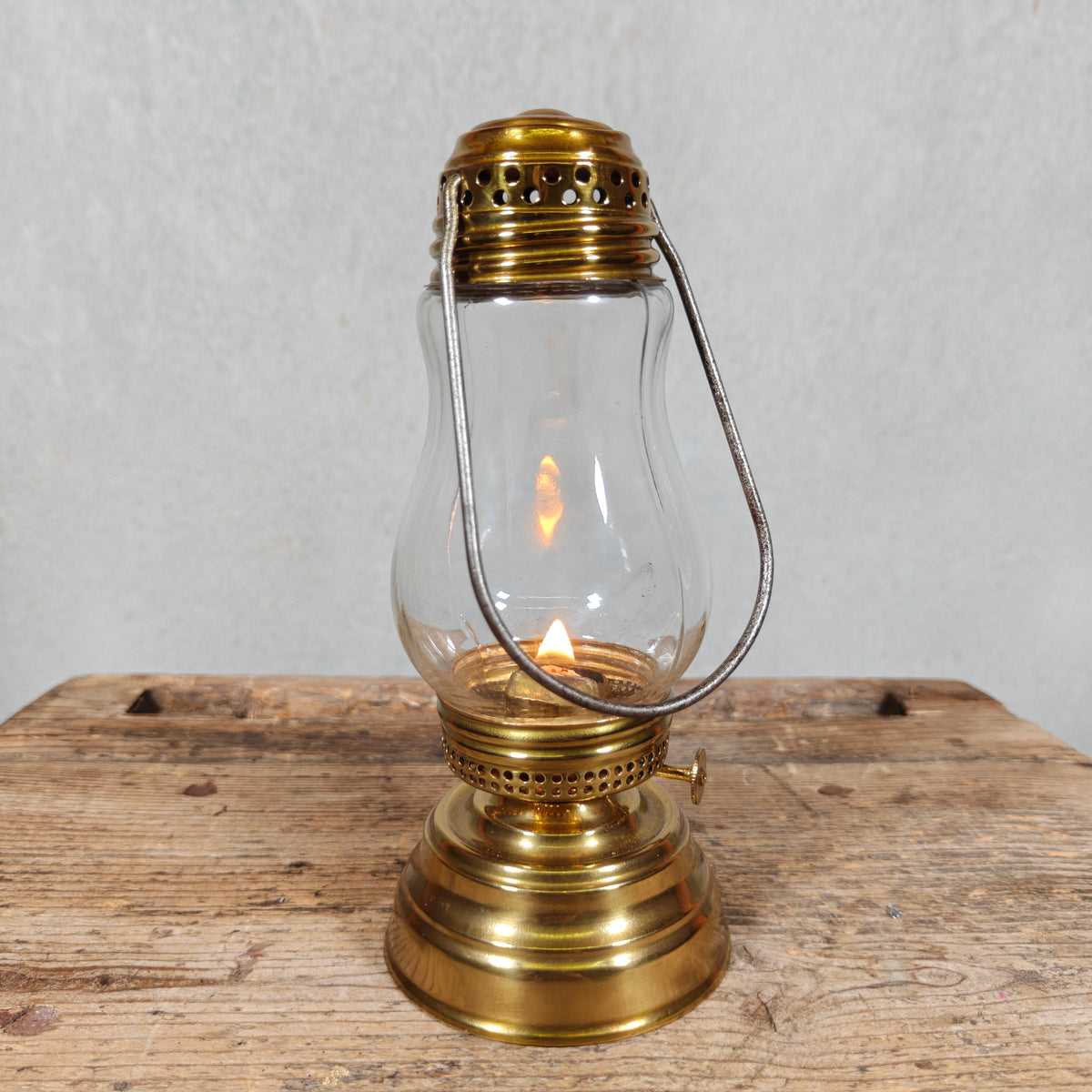 Rare Antique Brass Skater's Lantern – WBG Co Waterbury USA, c. 1880–1900 – Working Kerosene Lamp in Excellent Condition