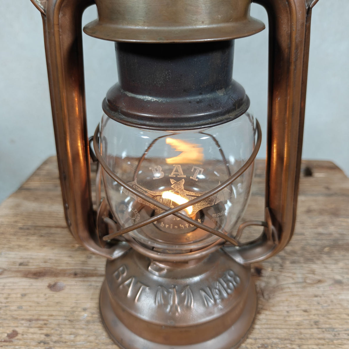 Rare BAT 158 Hurricane Lantern in Tombac with Lever – Marked BAT No 158 Made in Germany – 1960s, Working