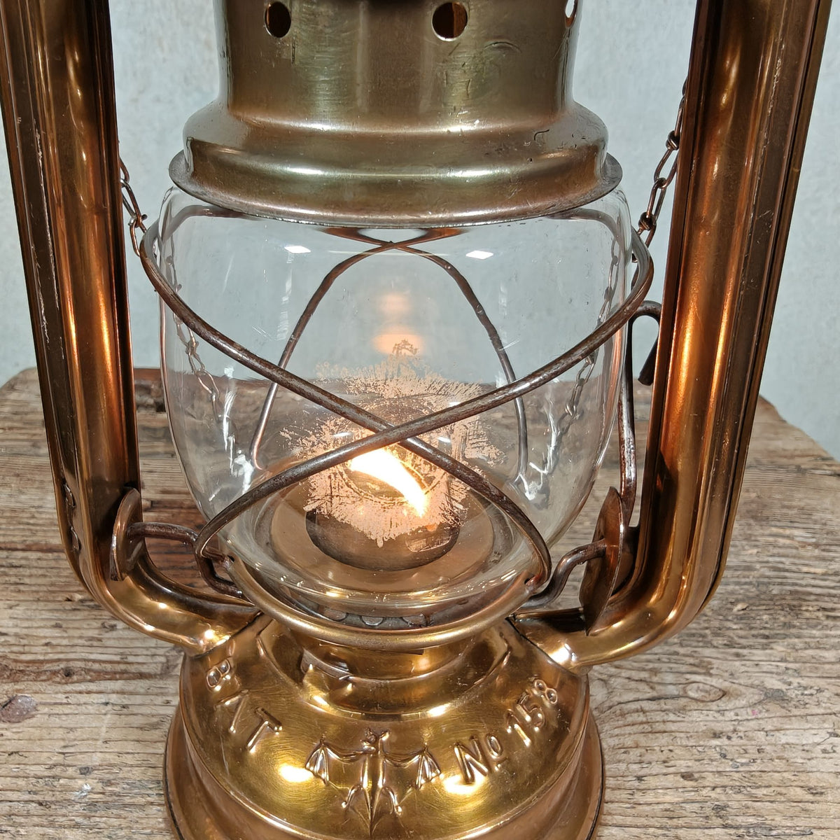 Beautiful BAT 158 Batela Hurricane Lantern in Tombac – VEB Sturmlaternenwerk, Made in GDR – 1970s/80s, Working