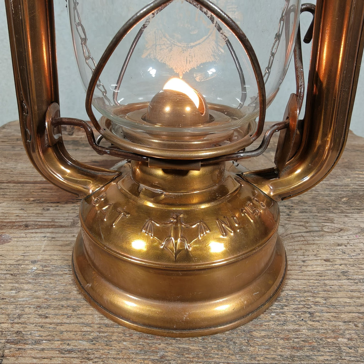 Beautiful BAT 158 Batela Hurricane Lantern in Tombac – VEB Sturmlaternenwerk, Made in GDR – 1970s/80s, Working