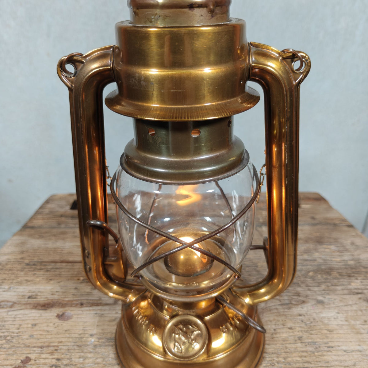 Beautiful BAT 158 Batela Hurricane Lantern in Tombac – VEB Sturmlaternenwerk, Made in GDR – 1970s/80s, Working