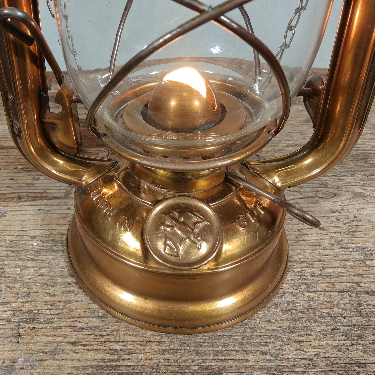Beautiful BAT 158 Batela Hurricane Lantern in Tombac – VEB Sturmlaternenwerk, Made in GDR – 1970s/80s, Working