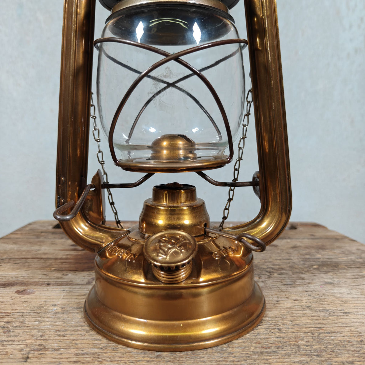 Beautiful BAT 158 Batela Hurricane Lantern in Tombac – VEB Sturmlaternenwerk, Made in GDR – 1970s/80s, Working
