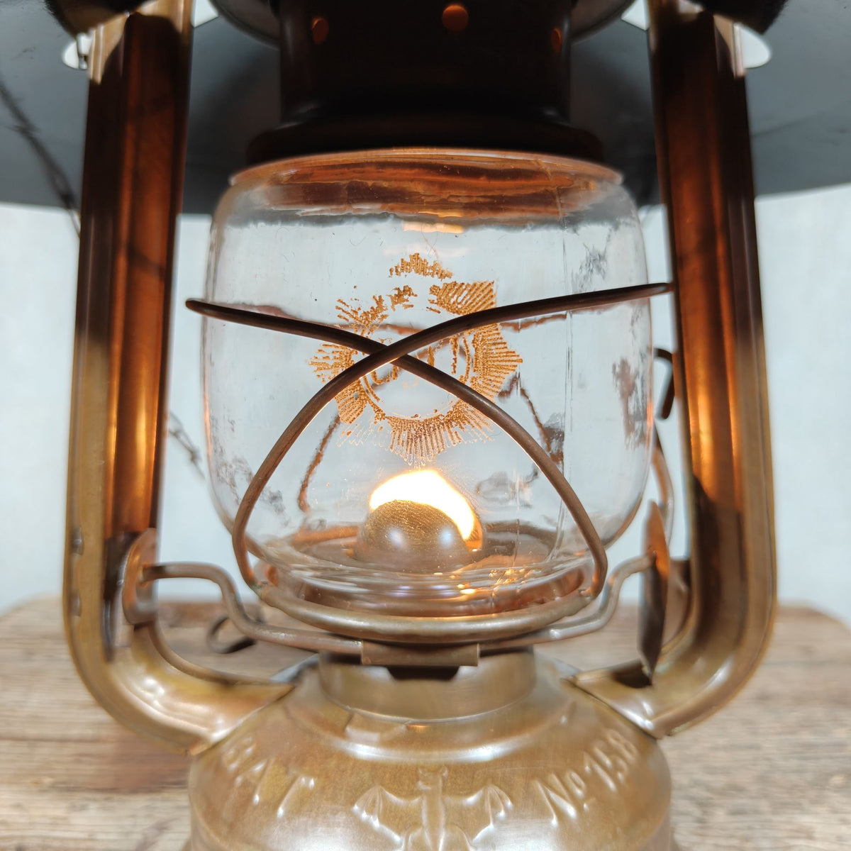 Vintage Batela BAT 158 Hurricane Lantern in Tombac – with Black Reflector and Chain – 1970s, Working