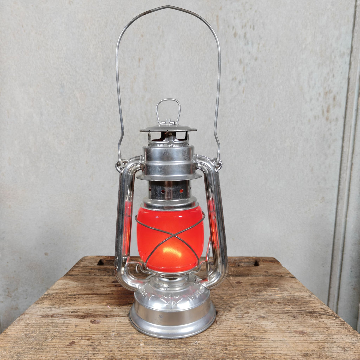 Vintage BAT 158 Hurricane Lantern with Red Globe – VEB Sturmlaternenwerk, Made in GDR – As New and Working