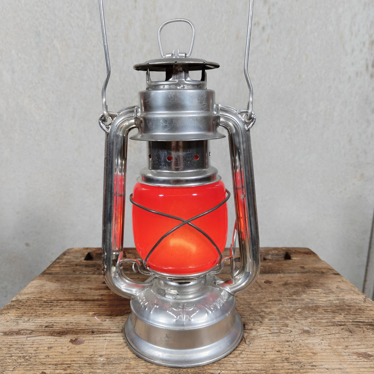 Vintage BAT 158 Hurricane Lantern with Red Globe – VEB Sturmlaternenwerk, Made in GDR – As New and Working