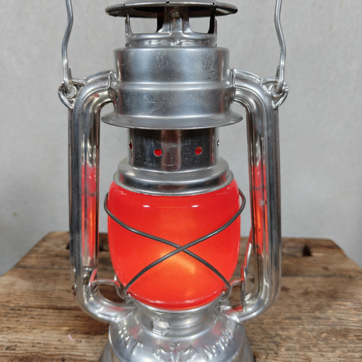 Vintage BAT 158 Hurricane Lantern with Red Globe – VEB Sturmlaternenwerk, Made in GDR – As New and Working