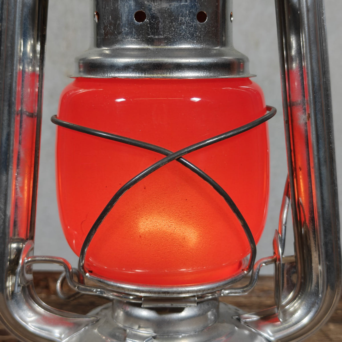 Vintage BAT 158 Hurricane Lantern with Red Globe – VEB Sturmlaternenwerk, Made in GDR – As New and Working