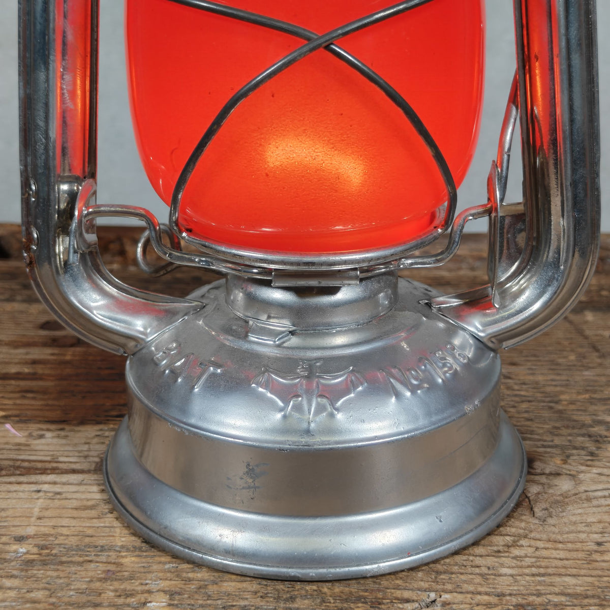Vintage BAT 158 Hurricane Lantern with Red Globe – VEB Sturmlaternenwerk, Made in GDR – As New and Working
