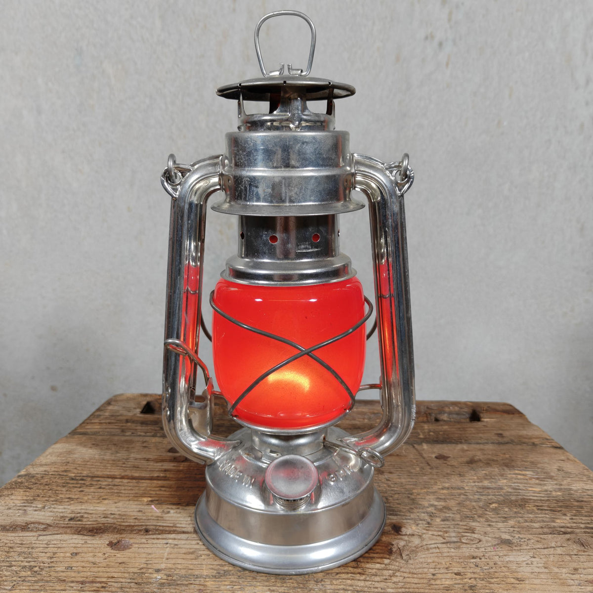 Vintage BAT 158 Hurricane Lantern with Red Globe – VEB Sturmlaternenwerk, Made in GDR – As New and Working