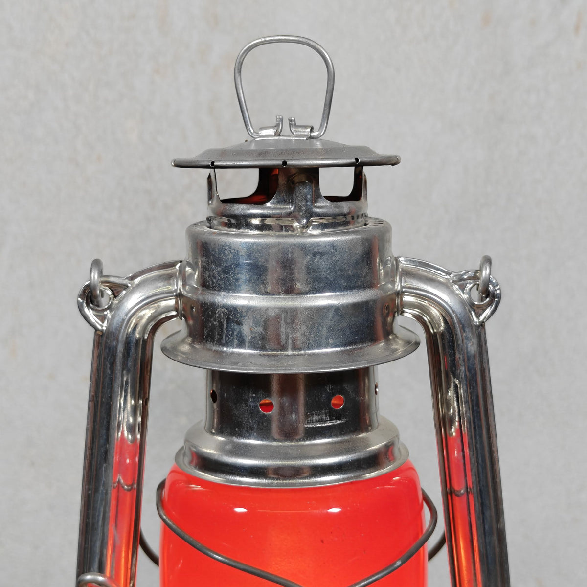 Vintage BAT 158 Hurricane Lantern with Red Globe – VEB Sturmlaternenwerk, Made in GDR – As New and Working