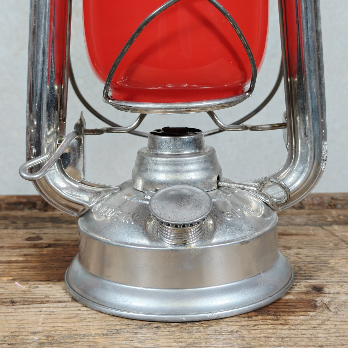 Vintage BAT 158 Hurricane Lantern with Red Globe – VEB Sturmlaternenwerk, Made in GDR – As New and Working