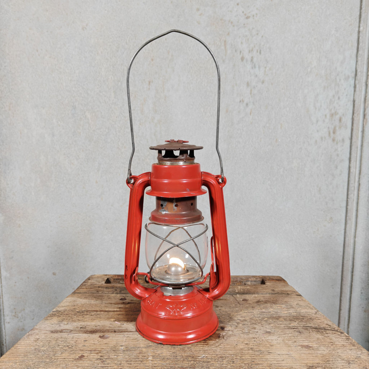 Rare BAT 158 Hurricane Lantern in Original Red Paint – Marked BAT 158 on Both Sides – 1960s, Working
