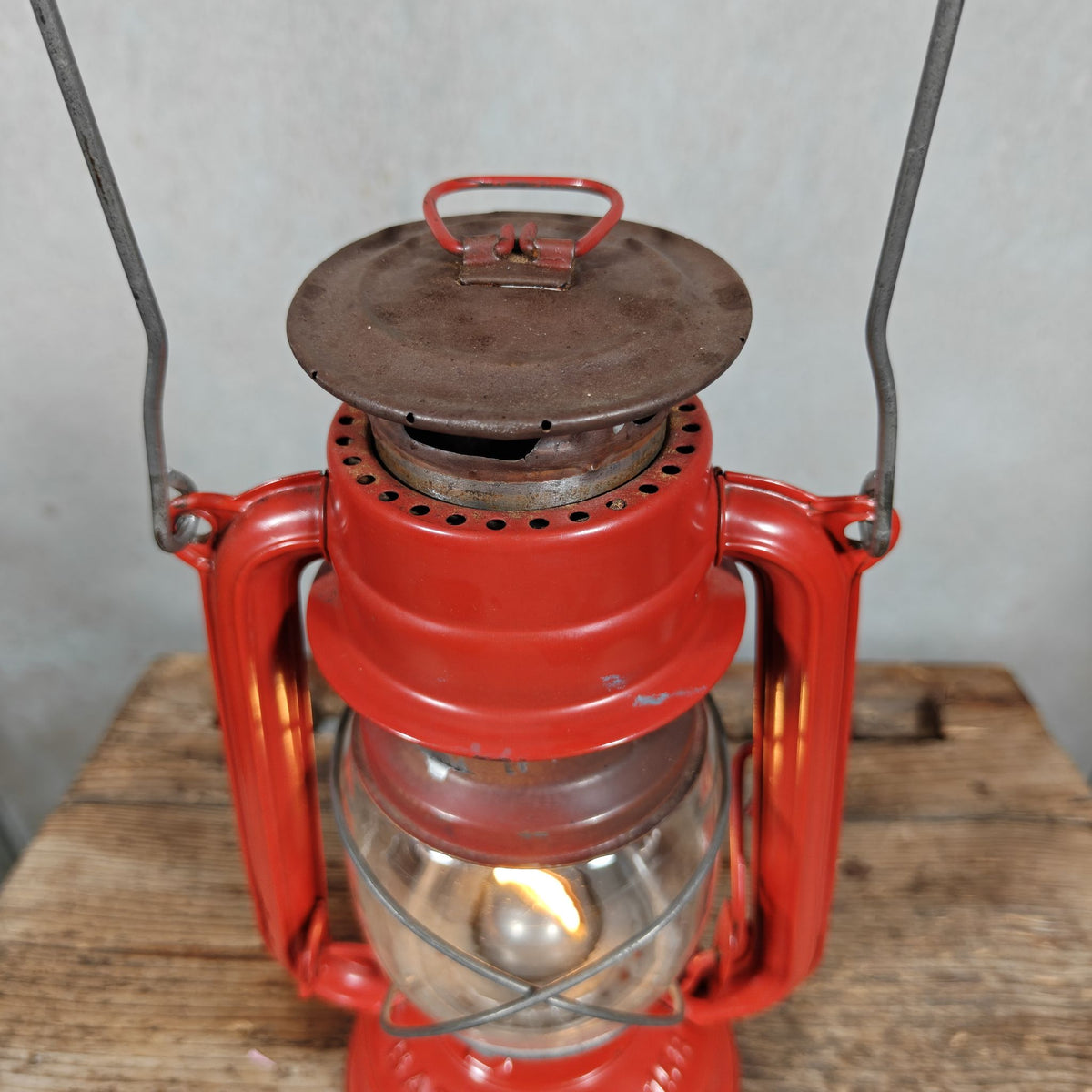 Rare BAT 158 Hurricane Lantern in Original Red Paint – Marked BAT 158 on Both Sides – 1960s, Working