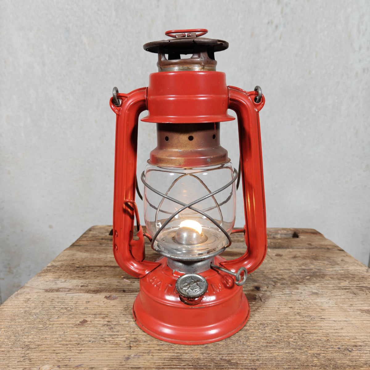 Rare BAT 158 Hurricane Lantern in Original Red Paint – Marked BAT 158 on Both Sides – 1960s, Working