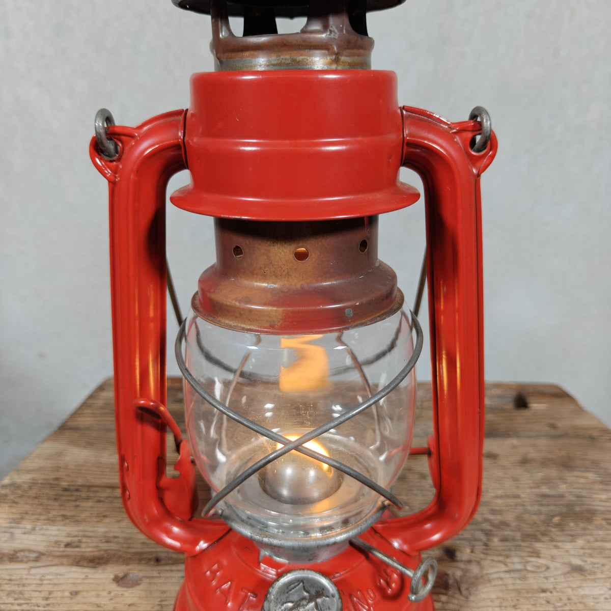 Rare BAT 158 Hurricane Lantern in Original Red Paint – Marked BAT 158 on Both Sides – 1960s, Working