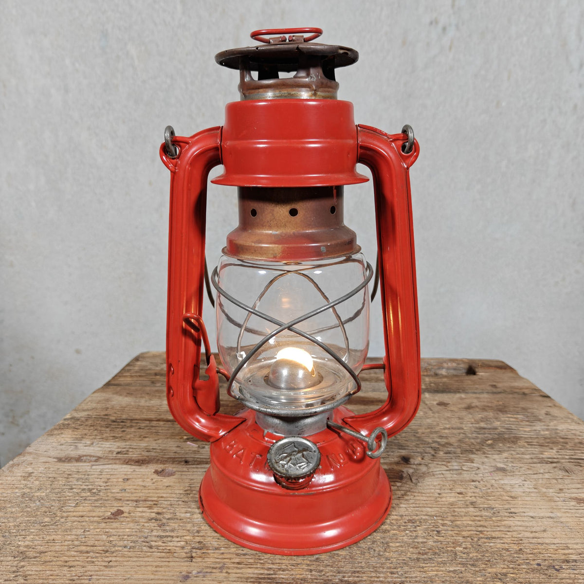 Rare BAT 158 Hurricane Lantern in Original Red Paint – Marked BAT 158 on Both Sides – 1960s, Working