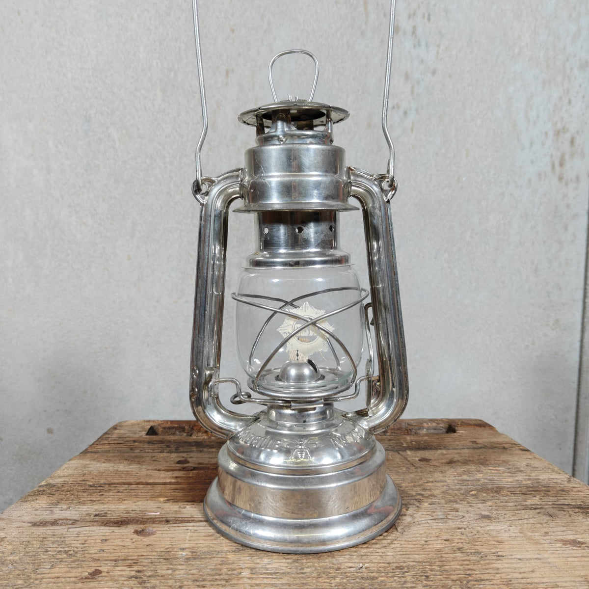 Rare L'Abeille No 76 Hurricane Lantern in NOS Condition – French Export Version of the BAT 159 – 1970s