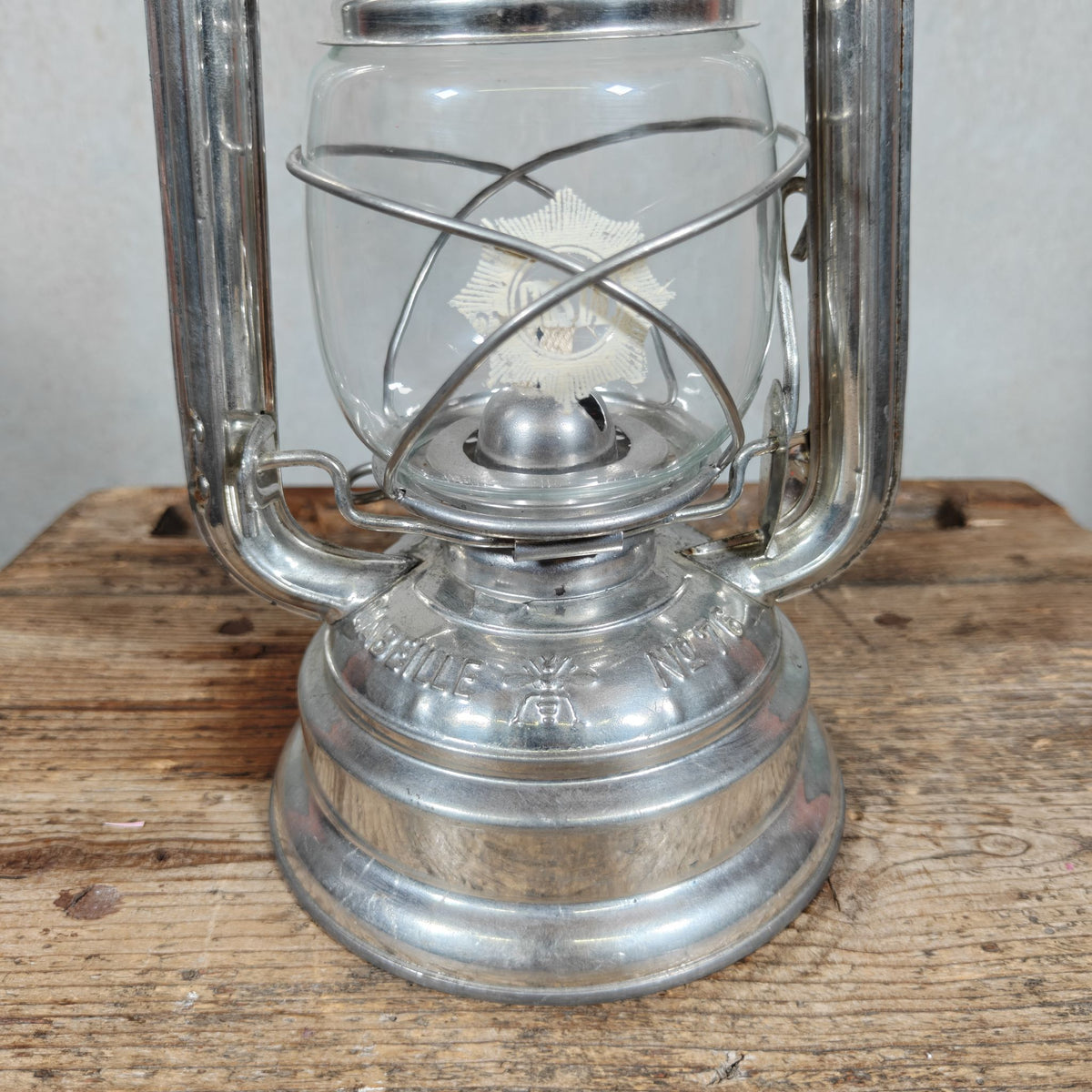 Rare L'Abeille No 76 Hurricane Lantern in NOS Condition – French Export Version of the BAT 159 – 1970s
