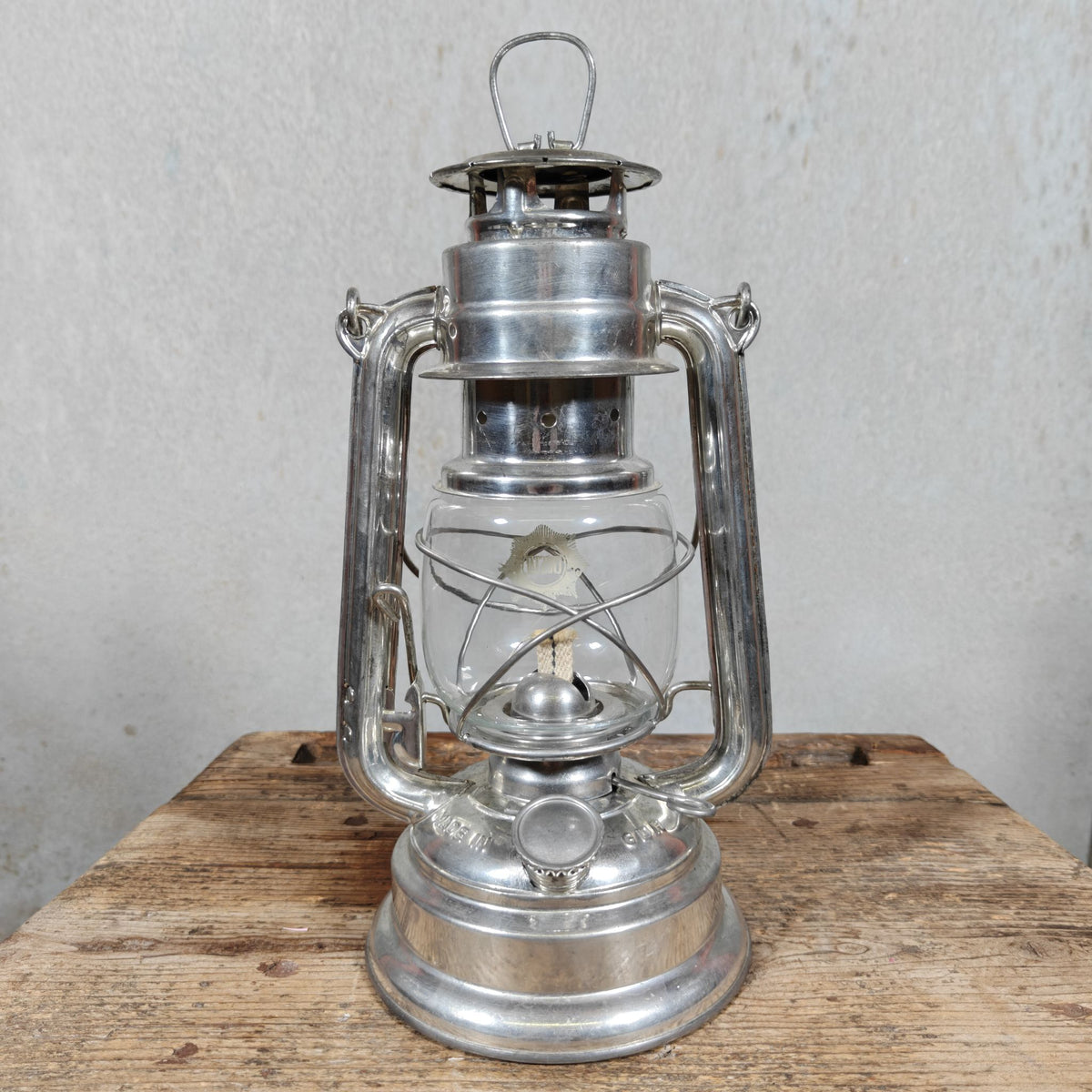 Rare L'Abeille No 76 Hurricane Lantern in NOS Condition – French Export Version of the BAT 159 – 1970s