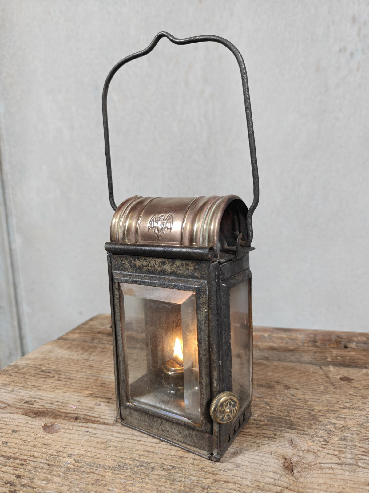 Antique and very rare Stübgen Fledermaus hand lantern No. 1016, brass roof, beveled glass, Erfurt