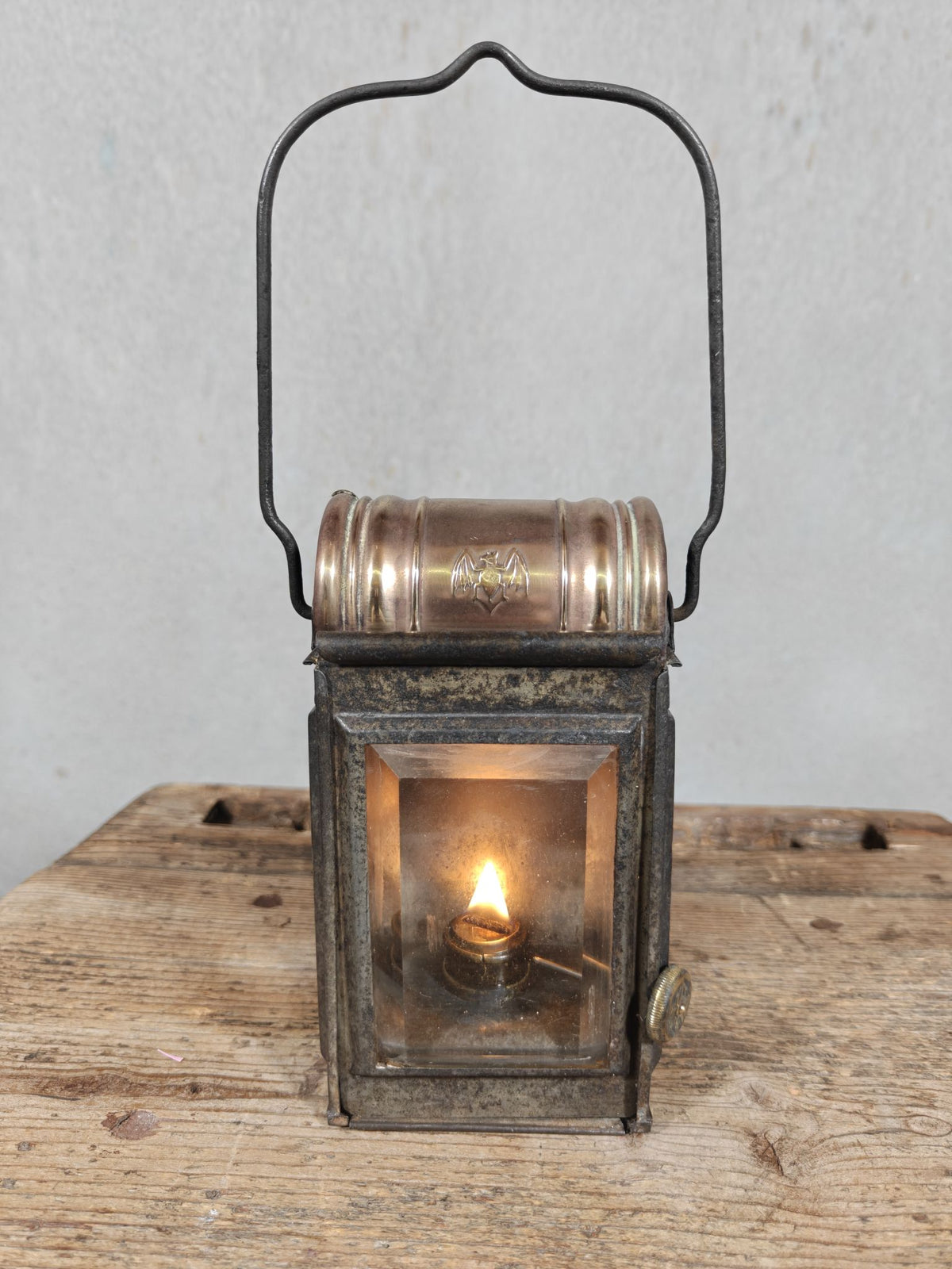 Antique and very rare Stübgen Fledermaus hand lantern No. 1016, brass roof, beveled glass, Erfurt