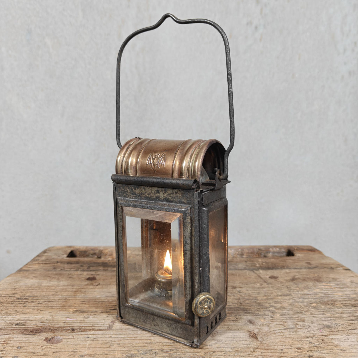 Antique and very rare Stübgen Fledermaus hand lantern No. 1016, brass roof, beveled glass, Erfurt