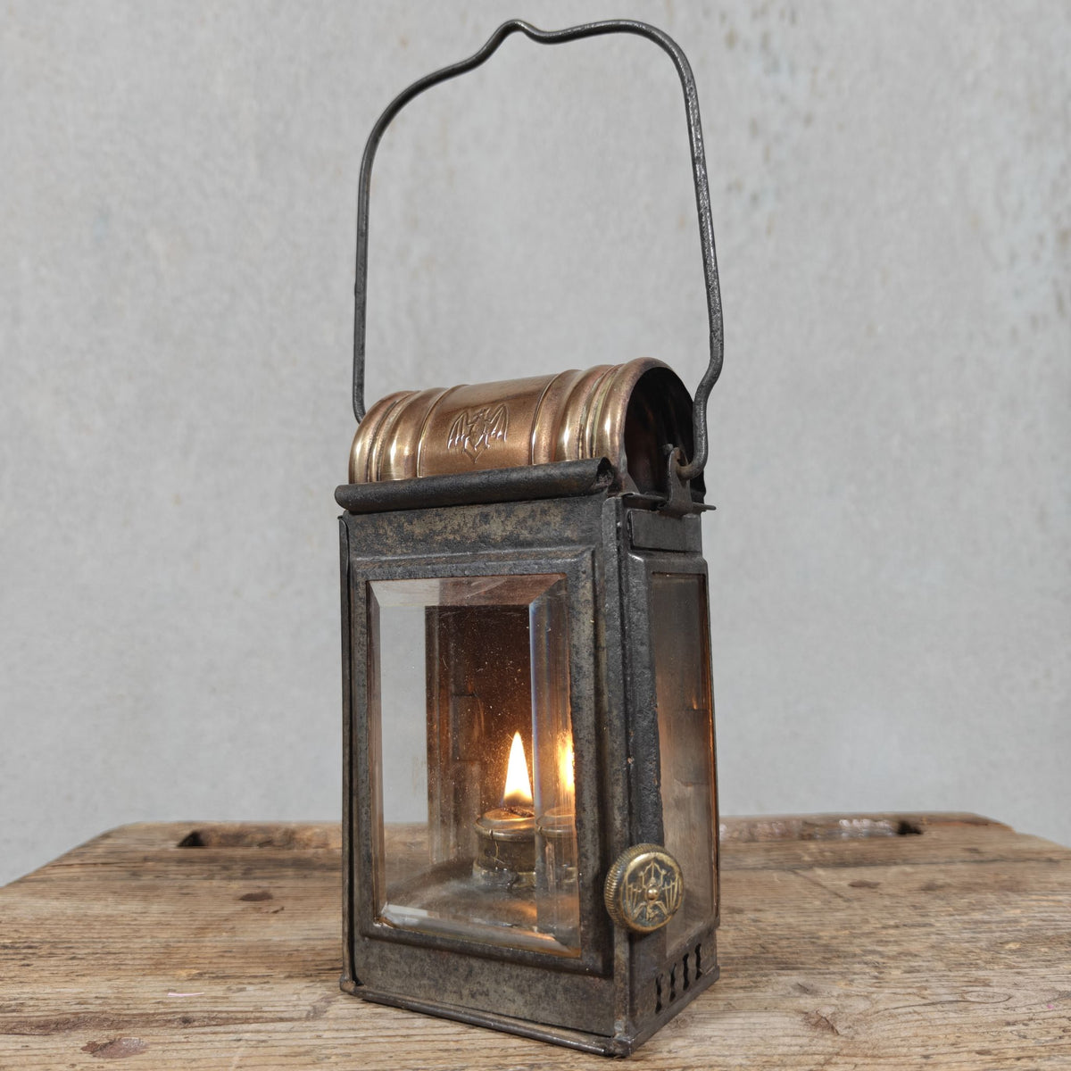 Antique and very rare Stübgen Fledermaus hand lantern No. 1016, brass roof, beveled glass, Erfurt
