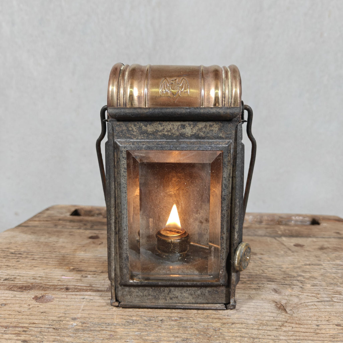 Antique and very rare Stübgen Fledermaus hand lantern No. 1016, brass roof, beveled glass, Erfurt