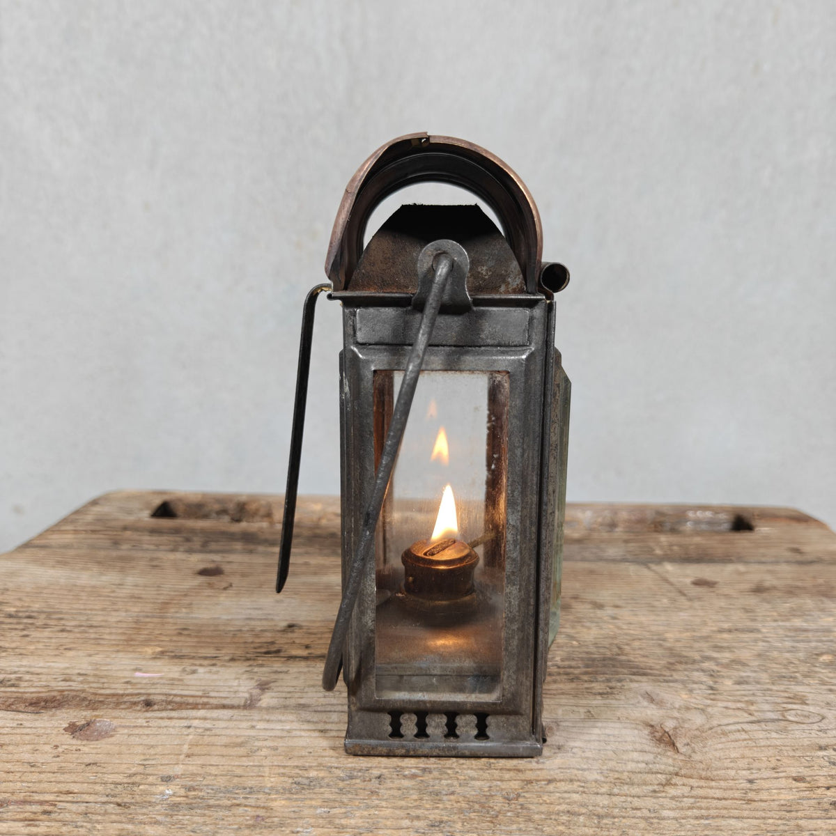 Antique and very rare Stübgen Fledermaus hand lantern No. 1016, brass roof, beveled glass, Erfurt
