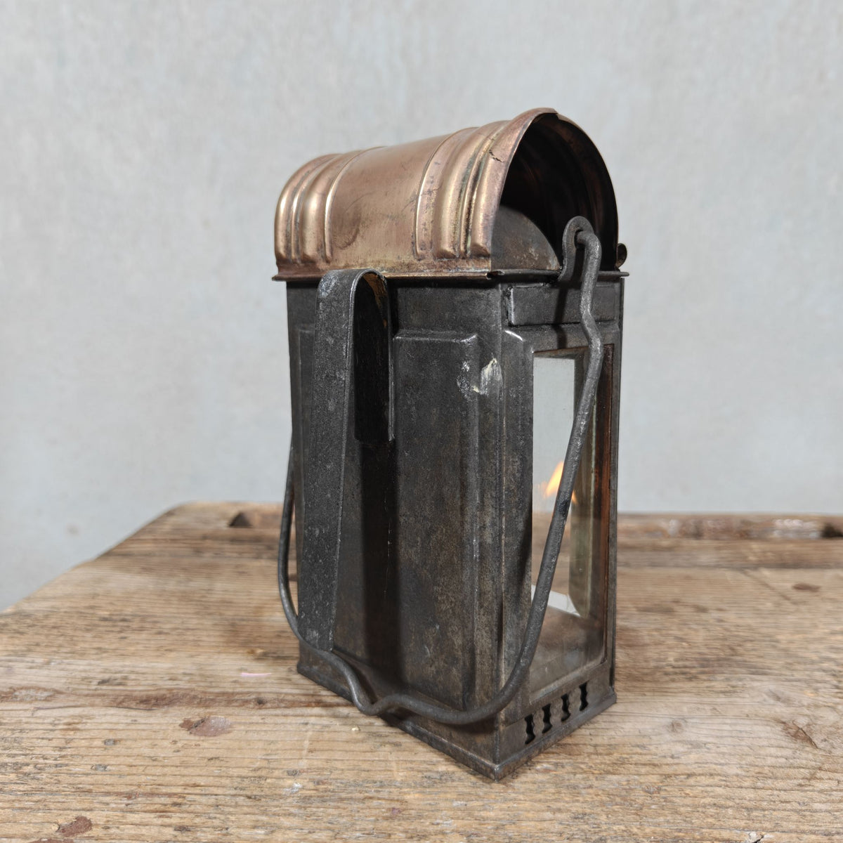 Antique and very rare Stübgen Fledermaus hand lantern No. 1016, brass roof, beveled glass, Erfurt