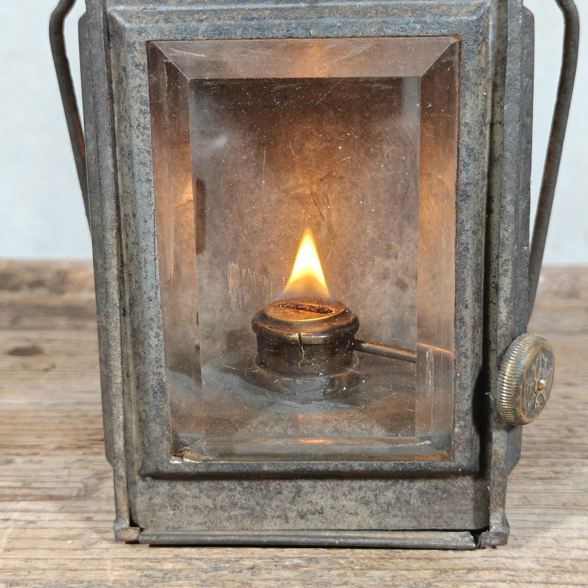 Antique and very rare Stübgen Fledermaus hand lantern No. 1016, brass roof, beveled glass, Erfurt