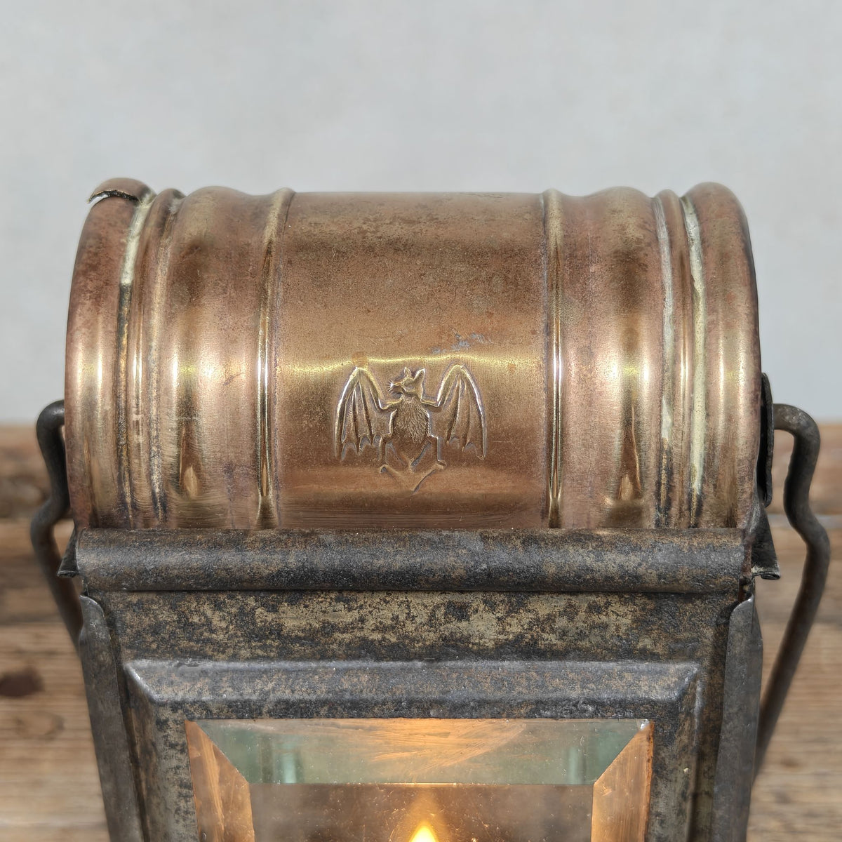 Antique and very rare Stübgen Fledermaus hand lantern No. 1016, brass roof, beveled glass, Erfurt