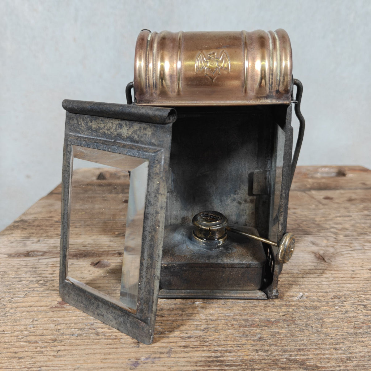 Antique and very rare Stübgen Fledermaus hand lantern No. 1016, brass roof, beveled glass, Erfurt
