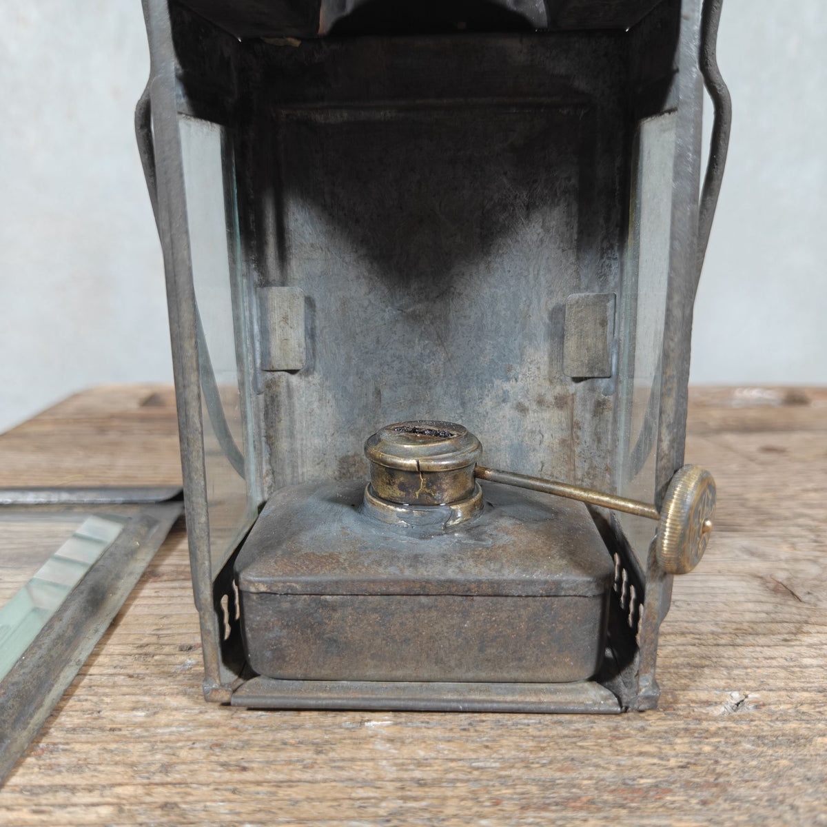 Antique and very rare Stübgen Fledermaus hand lantern No. 1016, brass roof, beveled glass, Erfurt