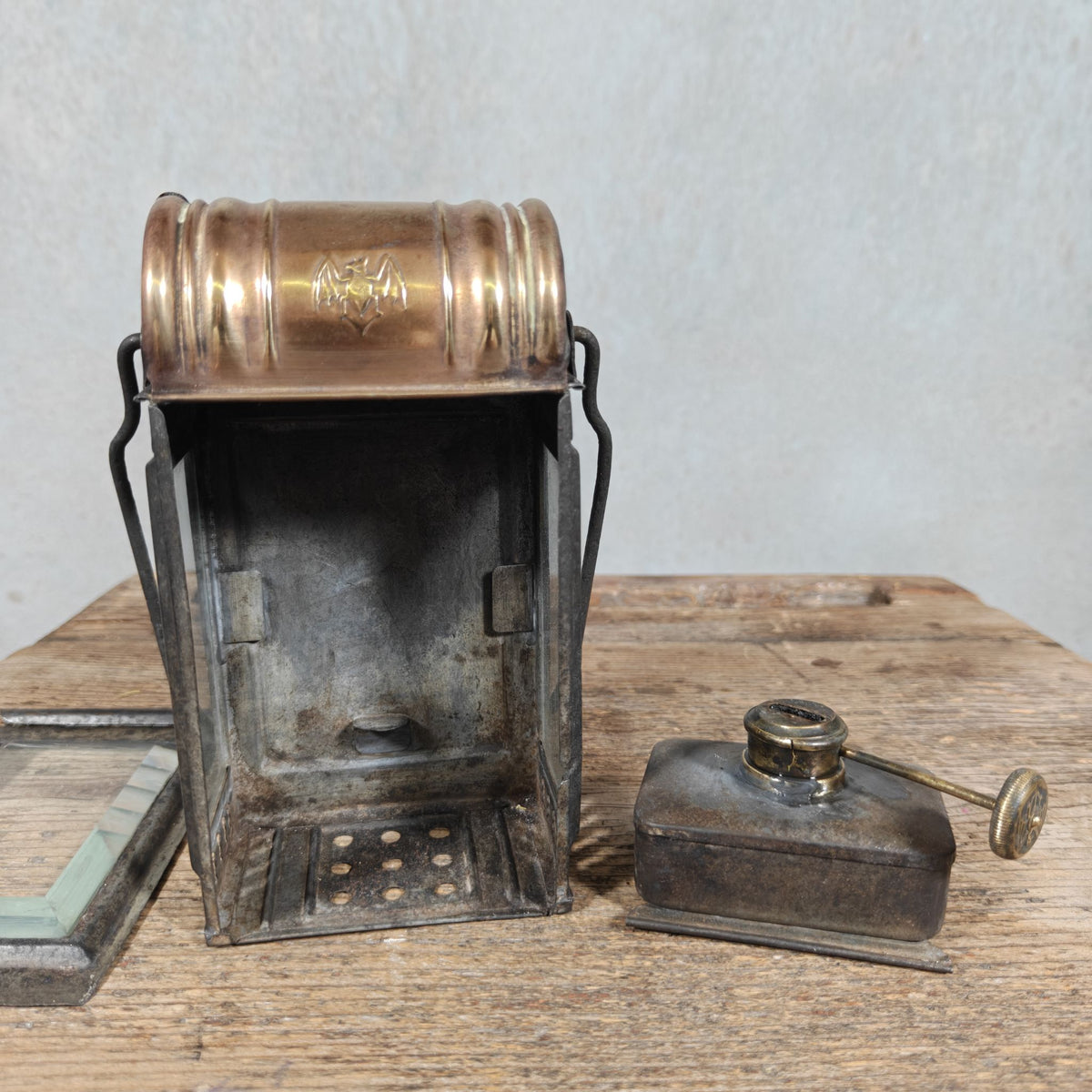 Antique and very rare Stübgen Fledermaus hand lantern No. 1016, brass roof, beveled glass, Erfurt