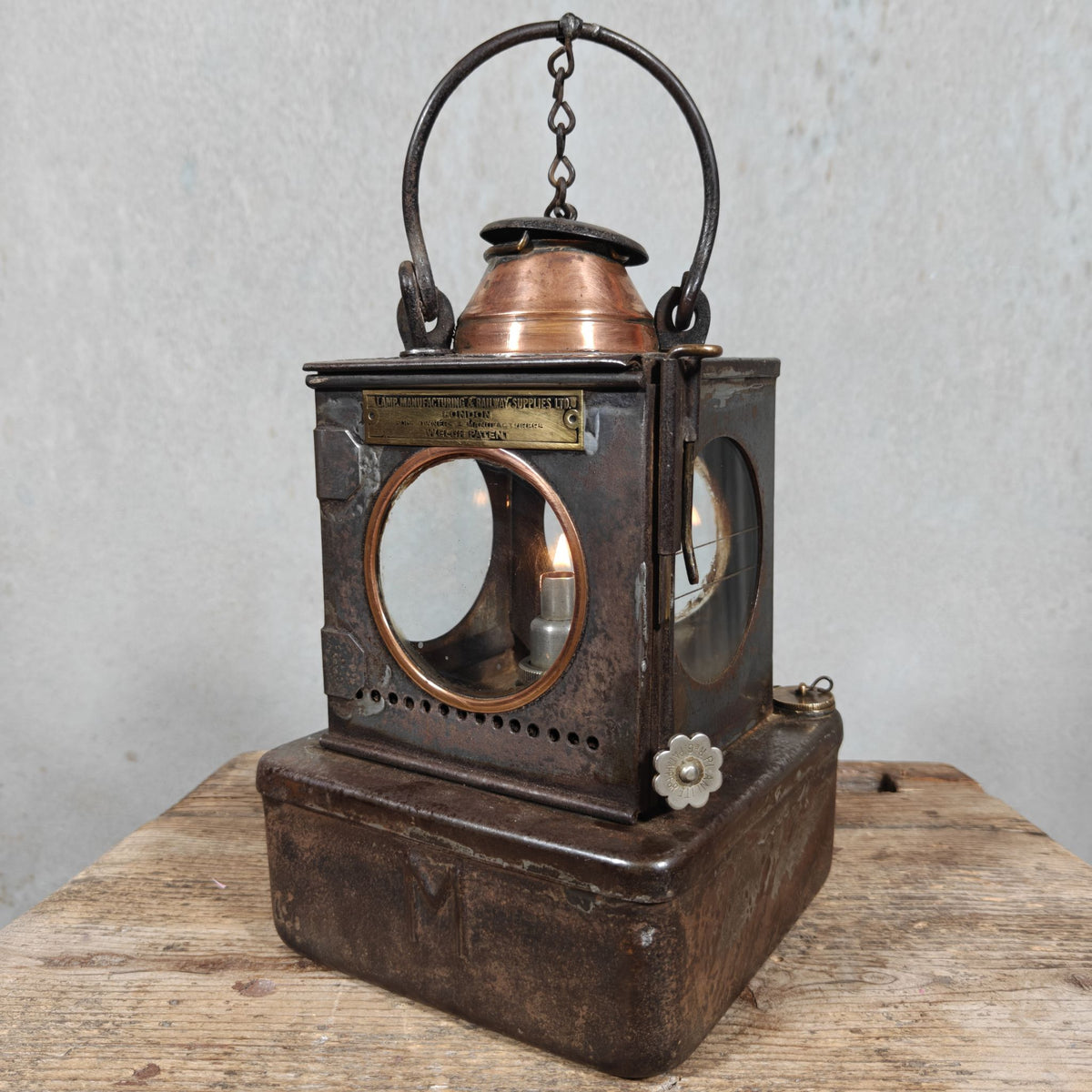 Vintage Welch Patent Railway Lamp BR E – Lamp Manufacturing & Railway Supplies Ltd London – Brass and Copper Details, 23 cm