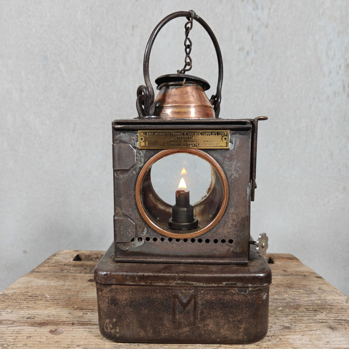 Vintage Welch Patent Railway Lamp BR E – Lamp Manufacturing & Railway Supplies Ltd London – Brass and Copper Details, 23 cm