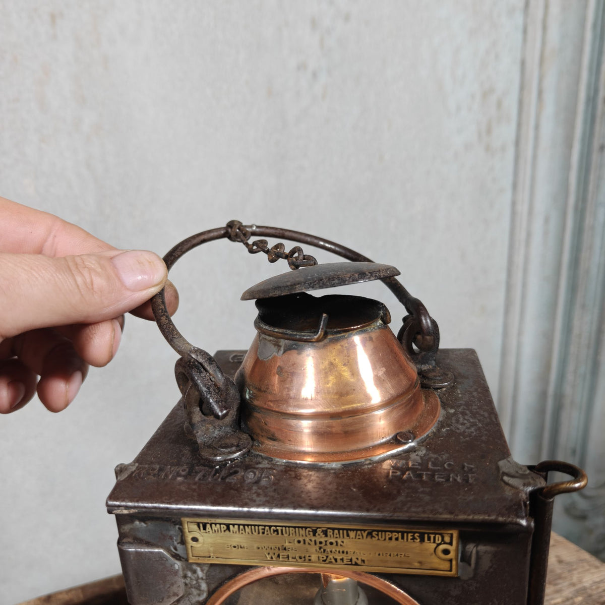 Vintage Welch Patent Railway Lamp BR E – Lamp Manufacturing & Railway Supplies Ltd London – Brass and Copper Details, 23 cm