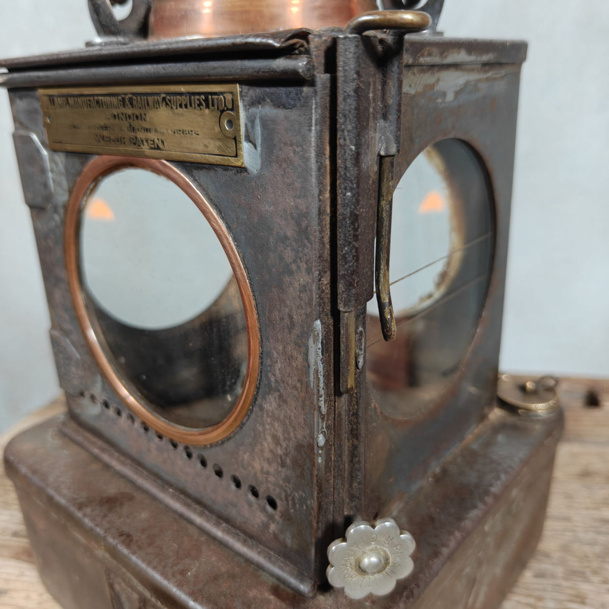 Vintage Welch Patent Railway Lamp BR E – Lamp Manufacturing & Railway Supplies Ltd London – Brass and Copper Details, 23 cm