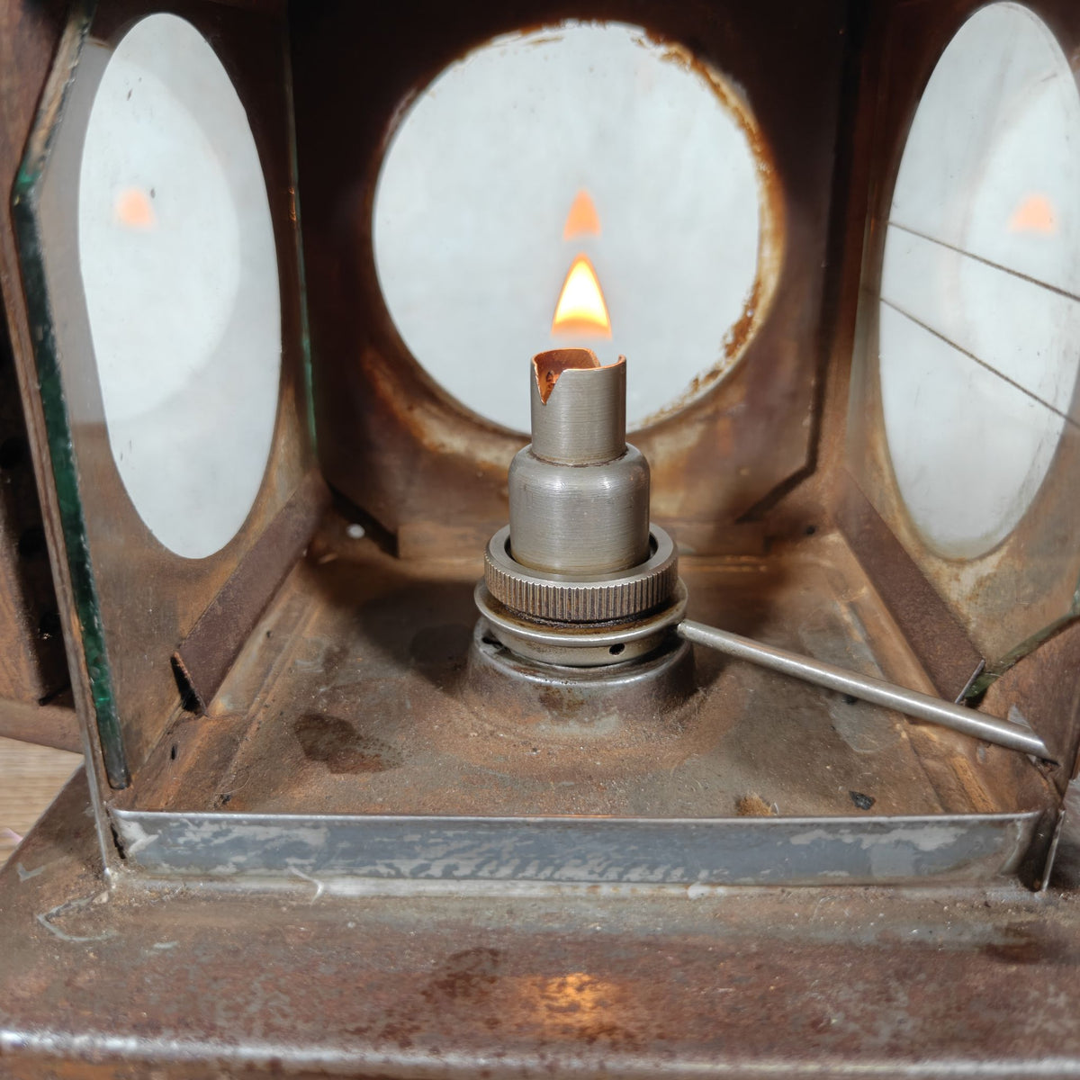 Vintage Welch Patent Railway Lamp BR E – Lamp Manufacturing & Railway Supplies Ltd London – Brass and Copper Details, 23 cm