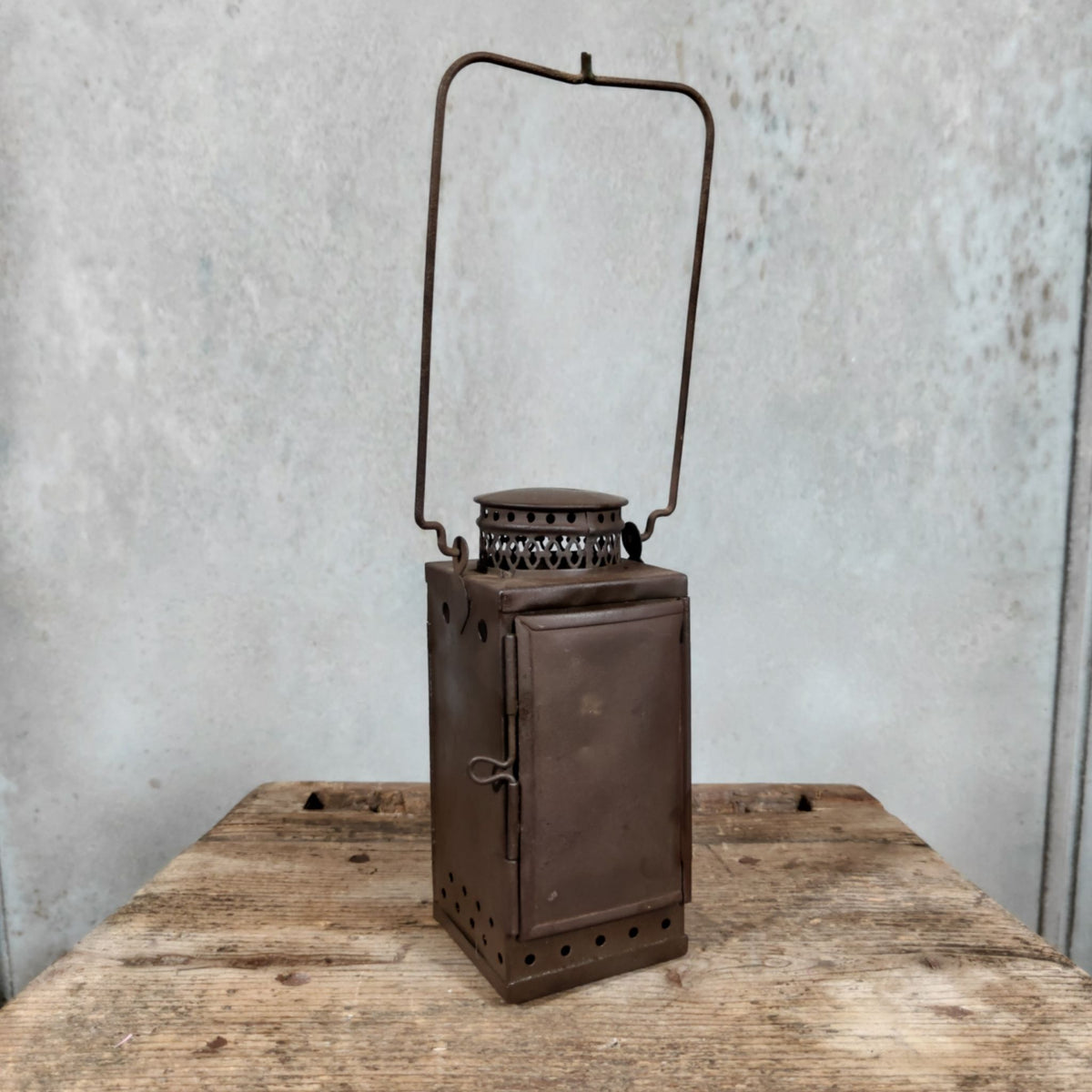 Vintage Steel Hand Lantern with Telescopic Chimney – Kerosene – c. 1930s