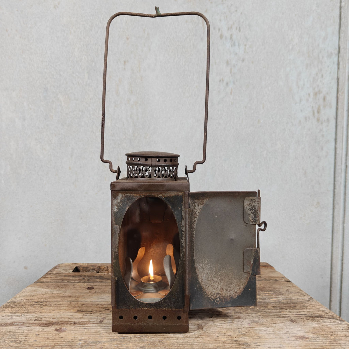 Vintage Steel Hand Lantern with Telescopic Chimney – Kerosene – c. 1930s