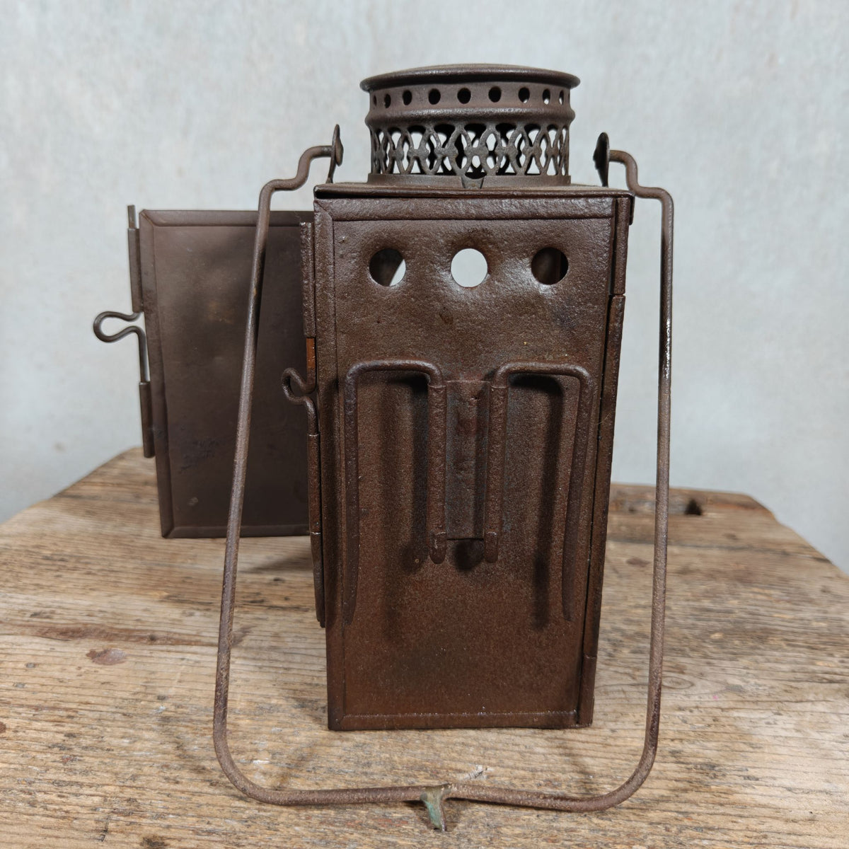 Vintage Steel Hand Lantern with Telescopic Chimney – Kerosene – c. 1930s