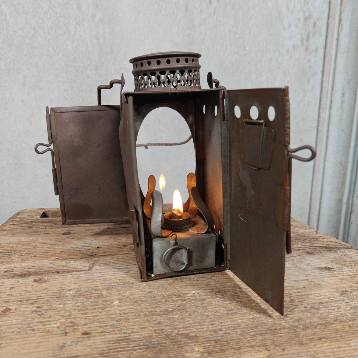 Vintage Steel Hand Lantern with Telescopic Chimney – Kerosene – c. 1930s