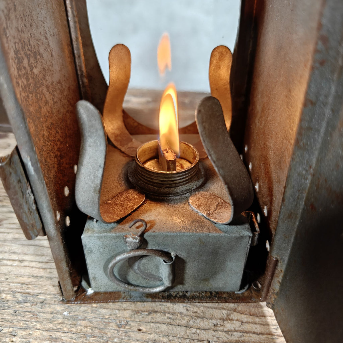 Vintage Steel Hand Lantern with Telescopic Chimney – Kerosene – c. 1930s