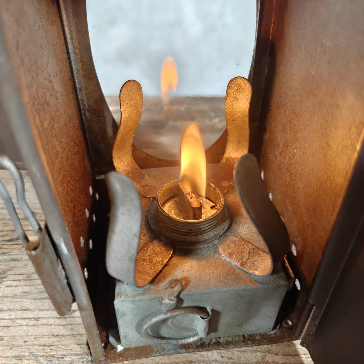 Vintage Steel Hand Lantern with Telescopic Chimney – Kerosene – c. 1930s